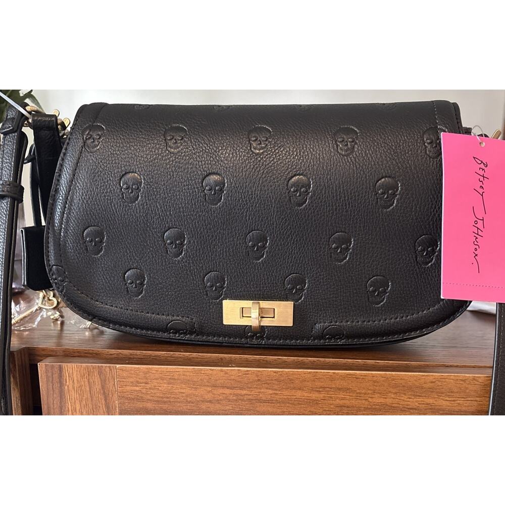 NWT Betsey Johnson Black Embossed Skull Shoulder Bag W/Gold Key Clasp XOMARCI